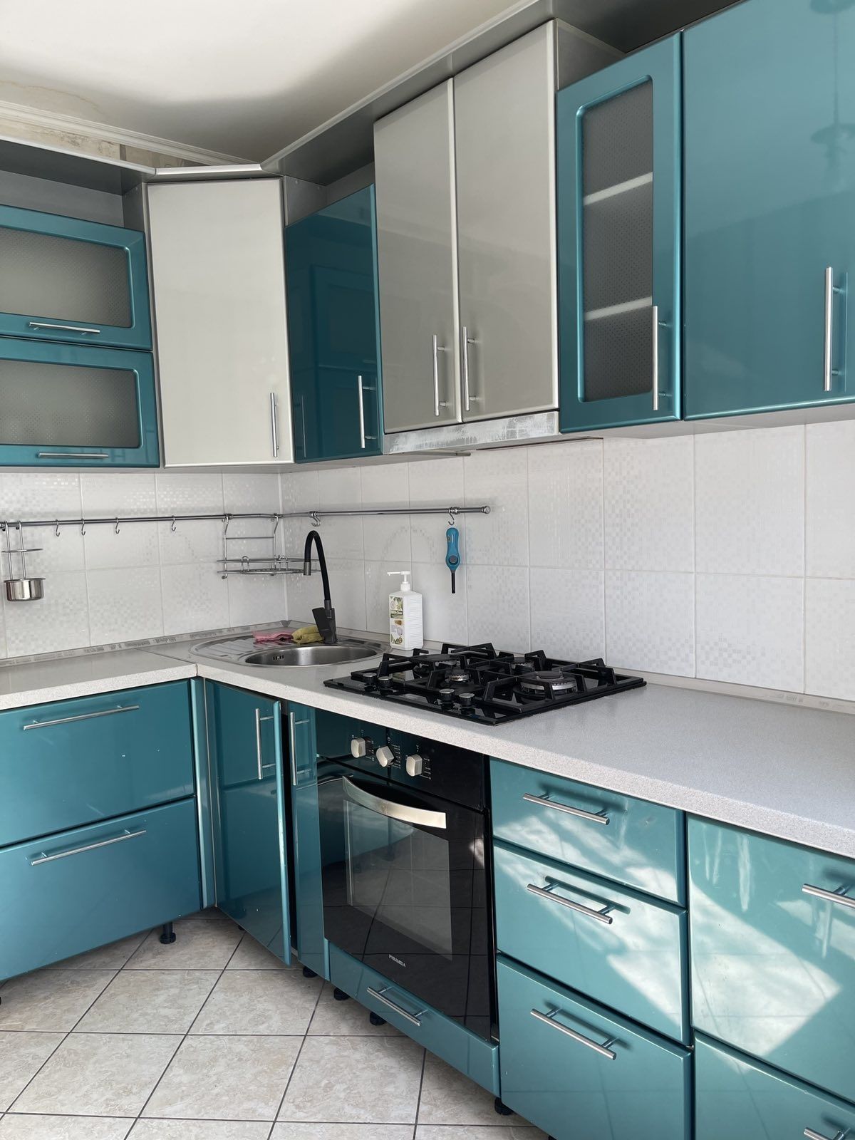 Продам 3 квартиру з меблями,та бит.технікой  ,+ гараж.