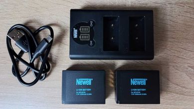 Ładowarka Newell do Fujifilm + 2 prawie nowe akumulatory NP-W126