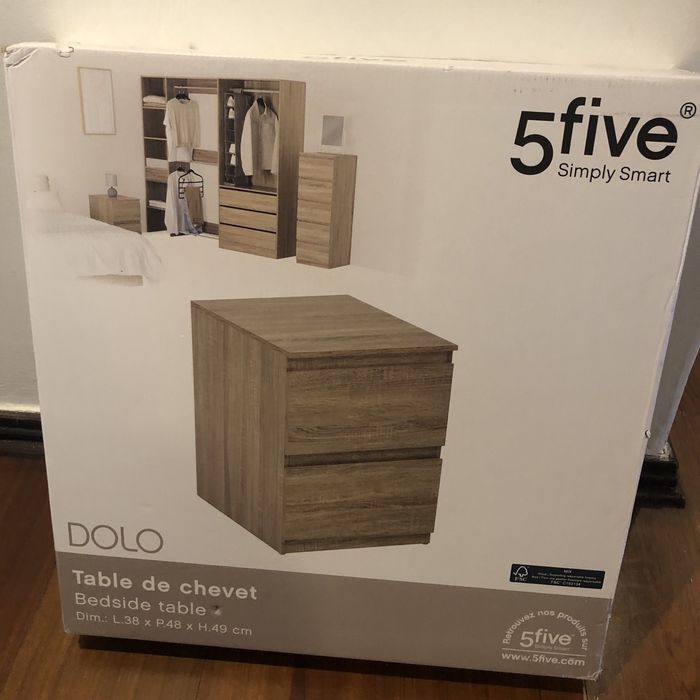 Mesa de cabeceira por estrear