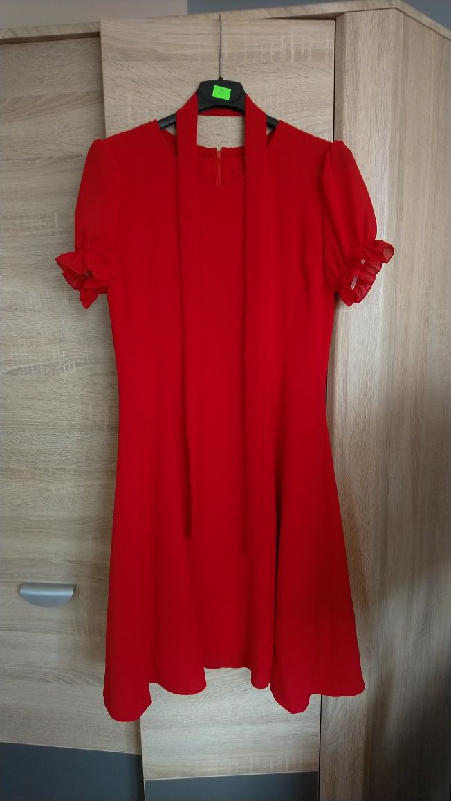 Czerwona sukienka dziewczęca z paskiem rozmiar 164