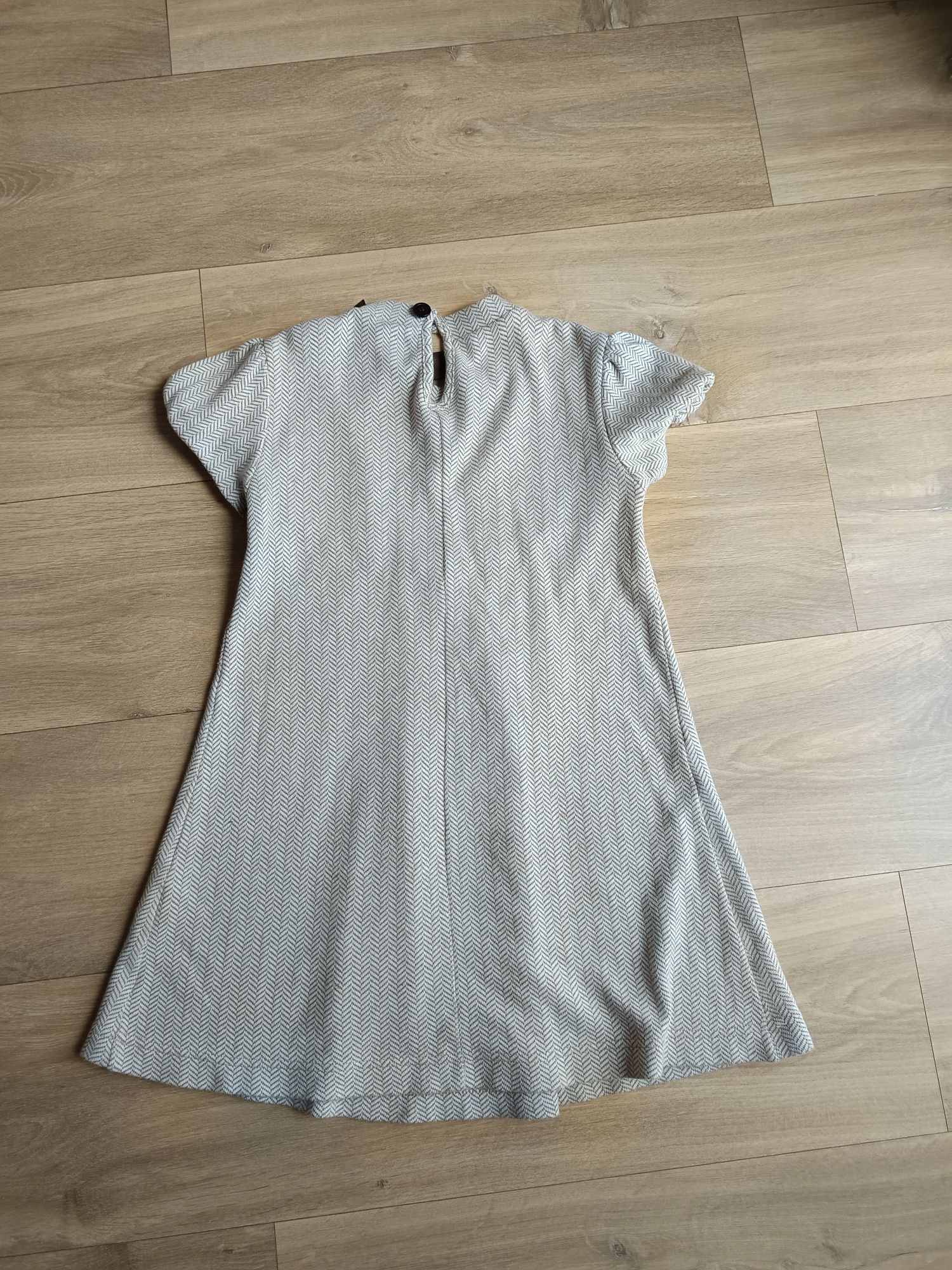 Elegancka sukienka 128