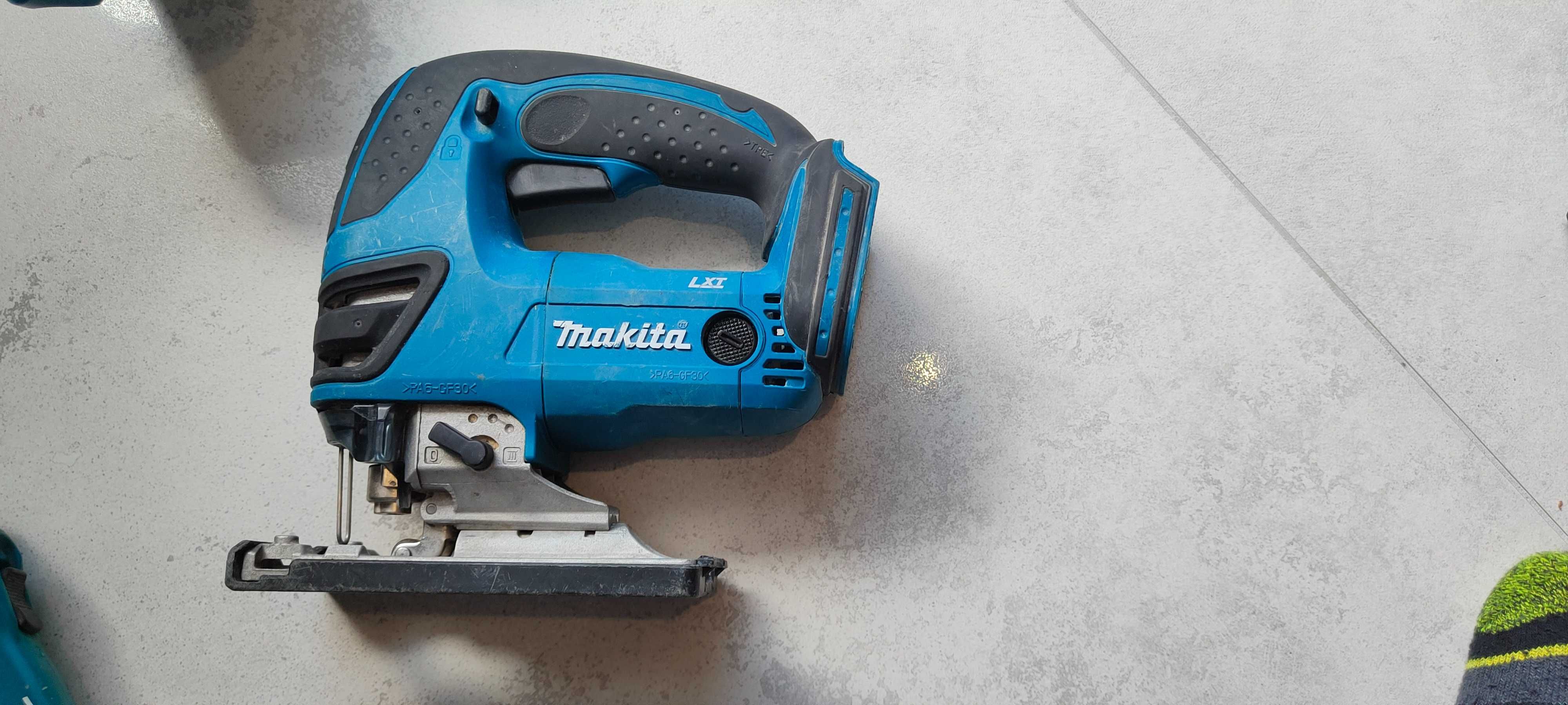 Pilarka Makita DJV180