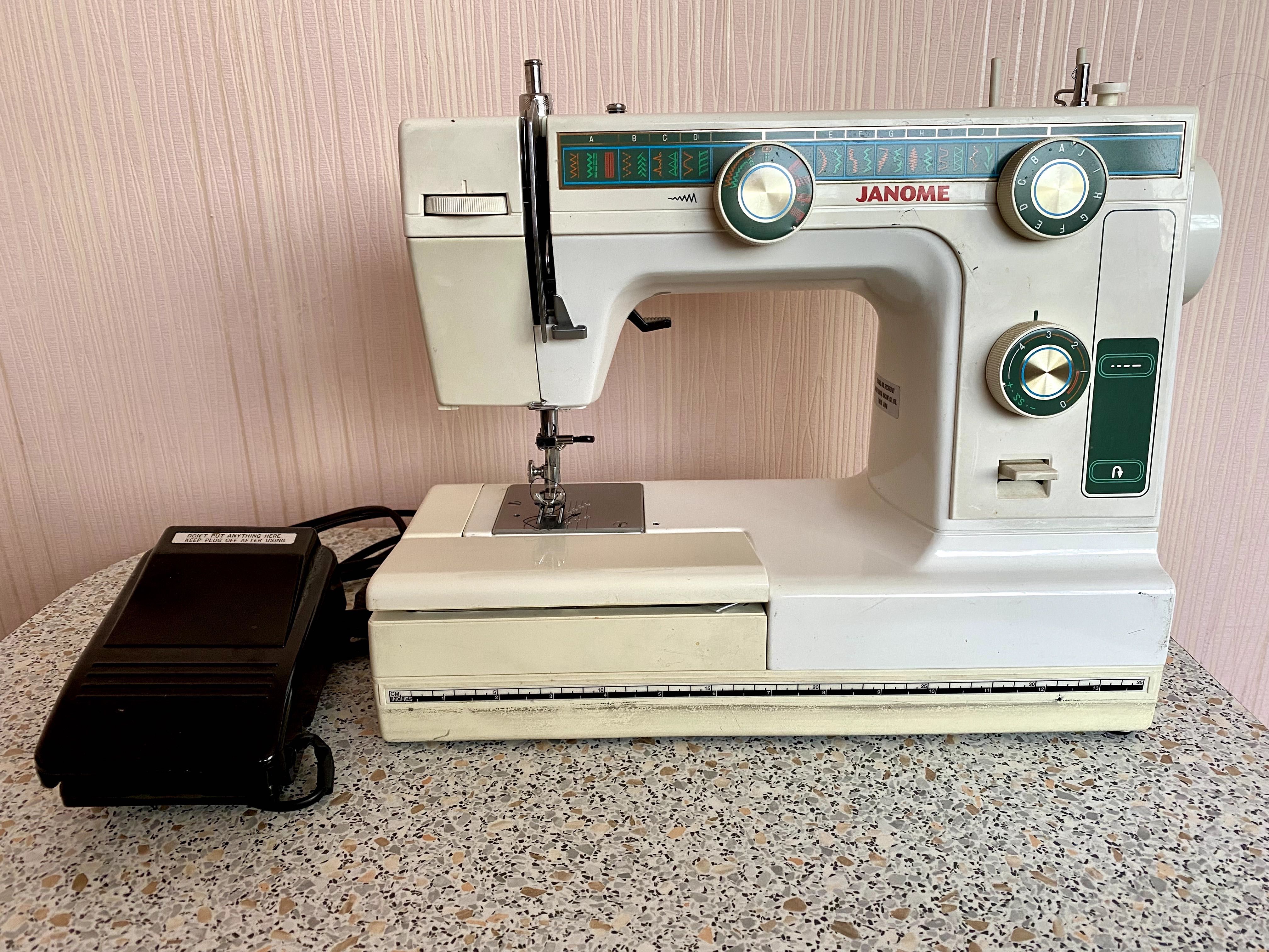 Продам швейну машину Janome L-394