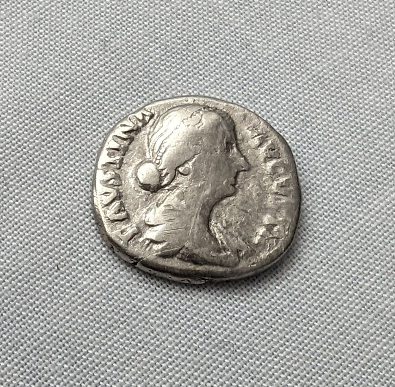 Денарий Фаустина. Римская монета