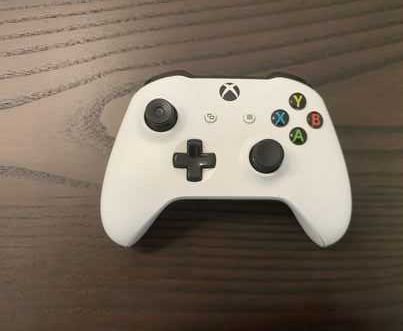 Microsoft Xbox One S All-Digital Edition | 1 TB | Um/Dois Controles