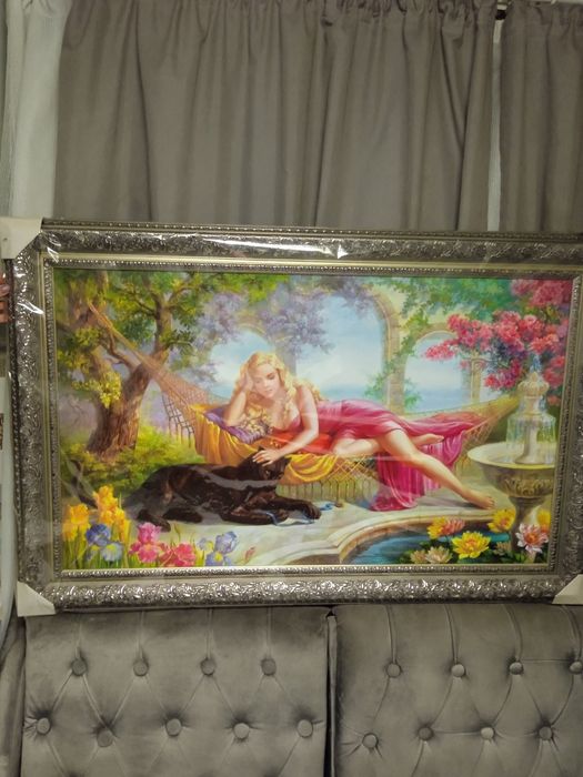 Картина в рамі, нова