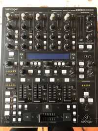 Mesa de Mistura DJ Behringer DDM4000