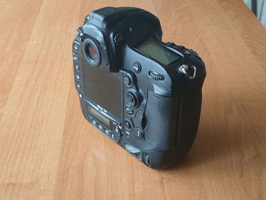 Фотоапарат Nikon D4, гарний стан, нові резинки