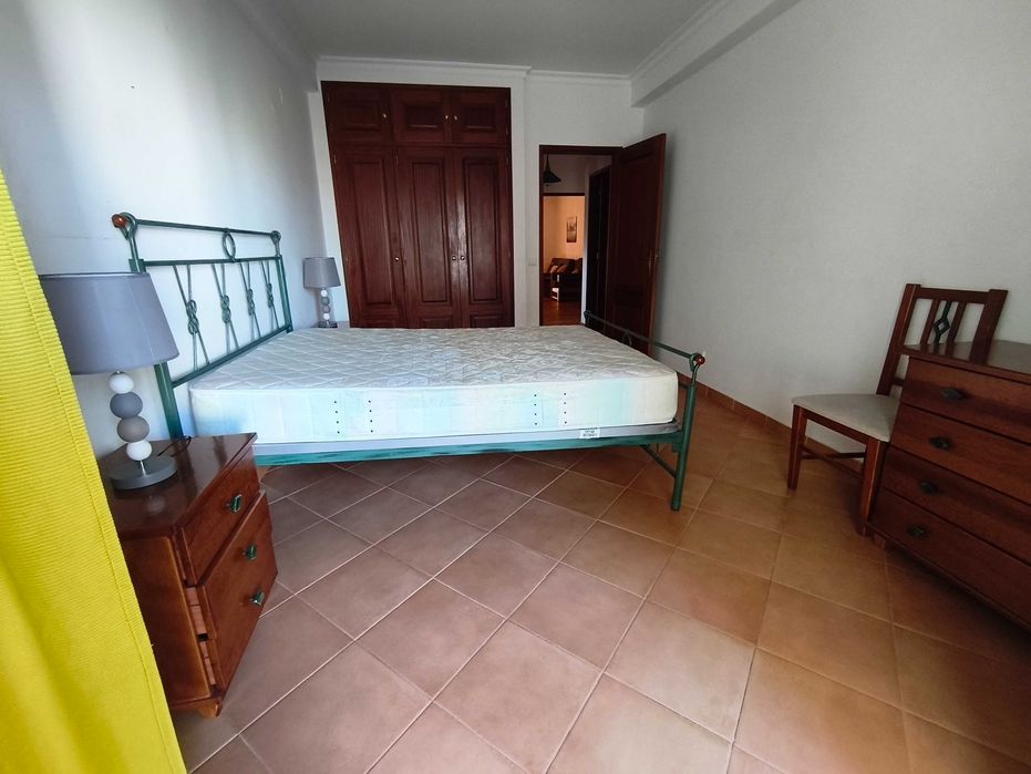 Excelente apartamento T1 com garagem e piscina em Armação de Pêra