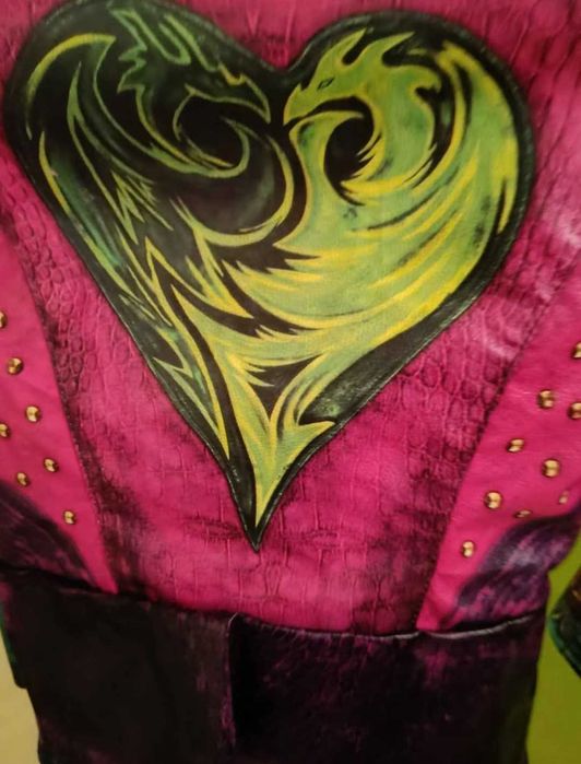 Blusão da Disney  8/10.anos 15 EUROS.Saia da desigual 10/13 anos