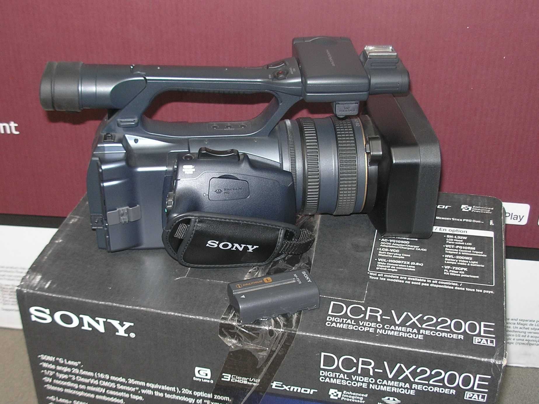 Напівпрофесійна відеокамера Sony DCR-VX2200E 3 CMOS