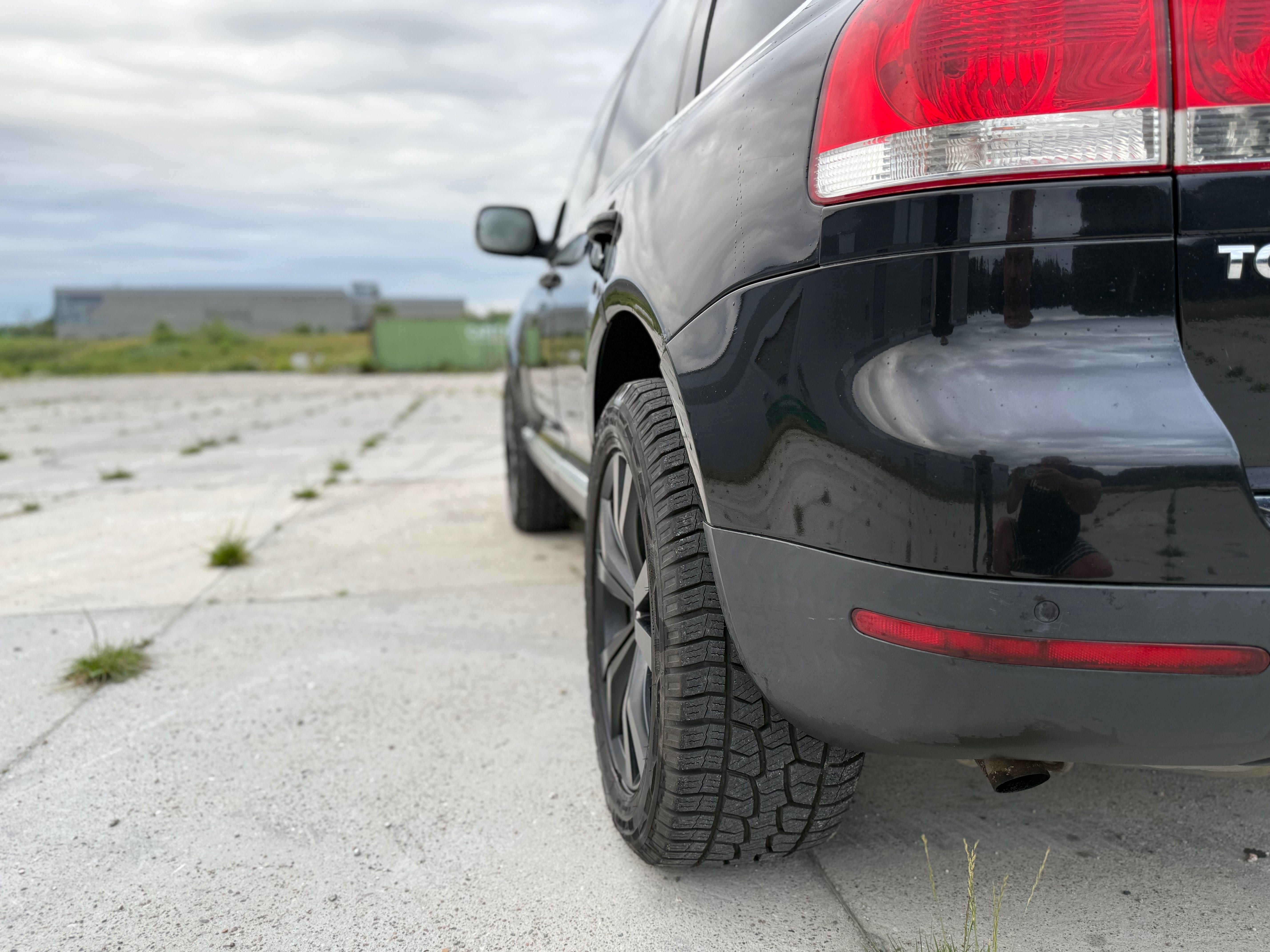 Sprzedam vw touareg  3,0 tdi zwykłe zawieszenie