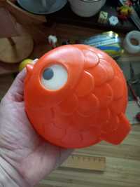 Zezolek prl rybka plastikowa stare zabawki ruchome oczka