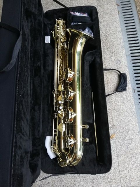 Saxofone baritono e kit