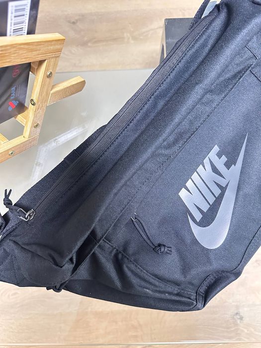 Продам сумку , бананку Nike