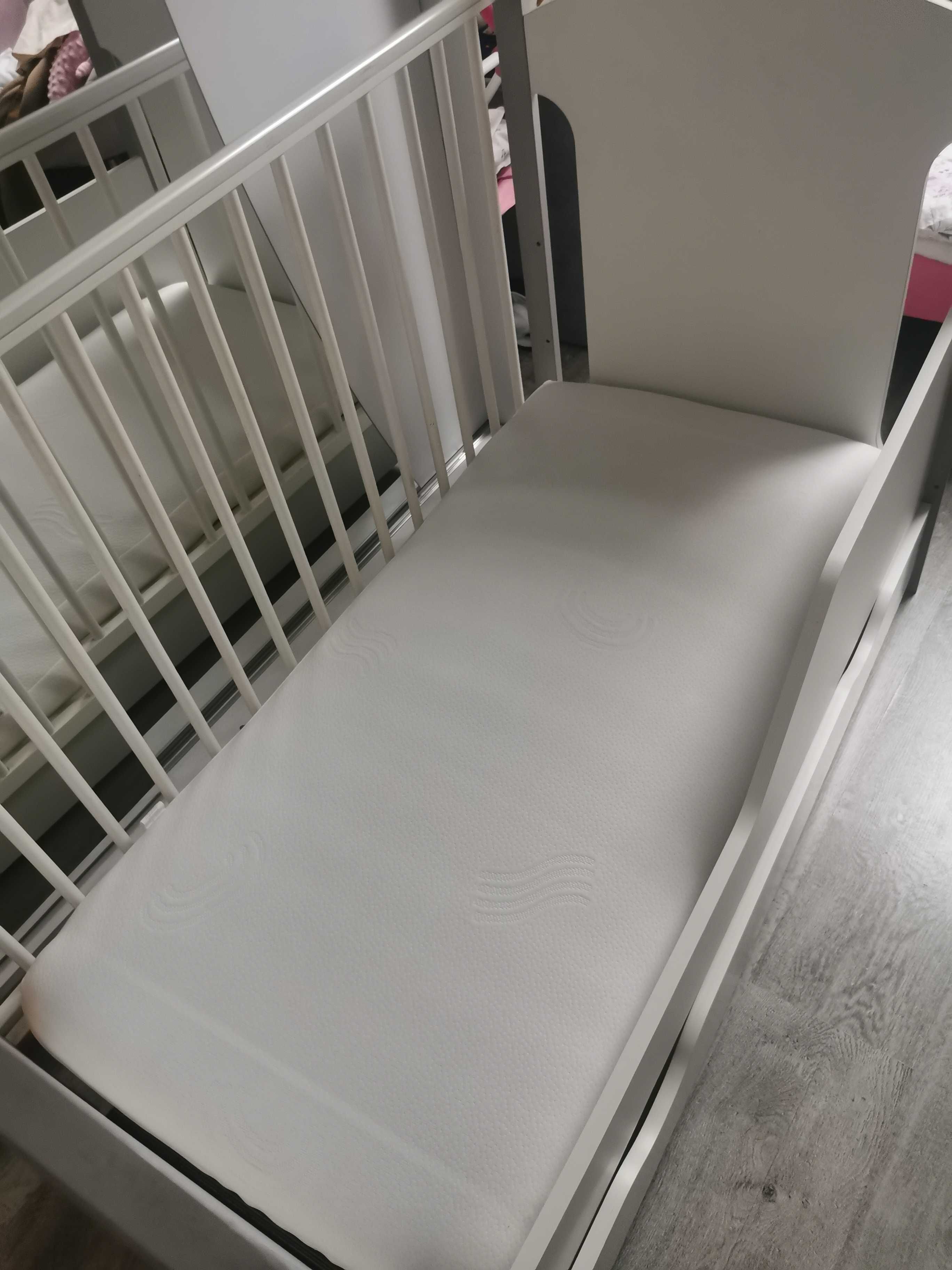Łóżeczko dziecięce 120x60 materac pościele akcesoria