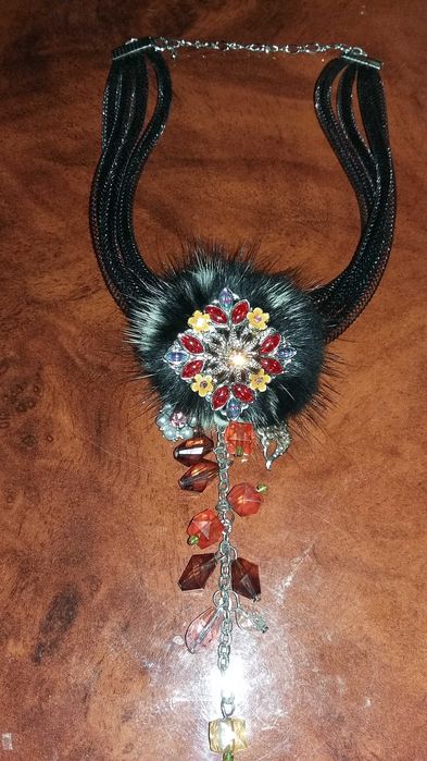 Кольє у вигляді брошки