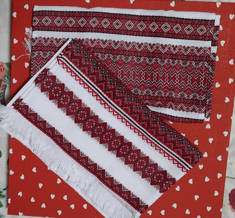 Весільна сукня, фата, бокали, свічки, рушники,