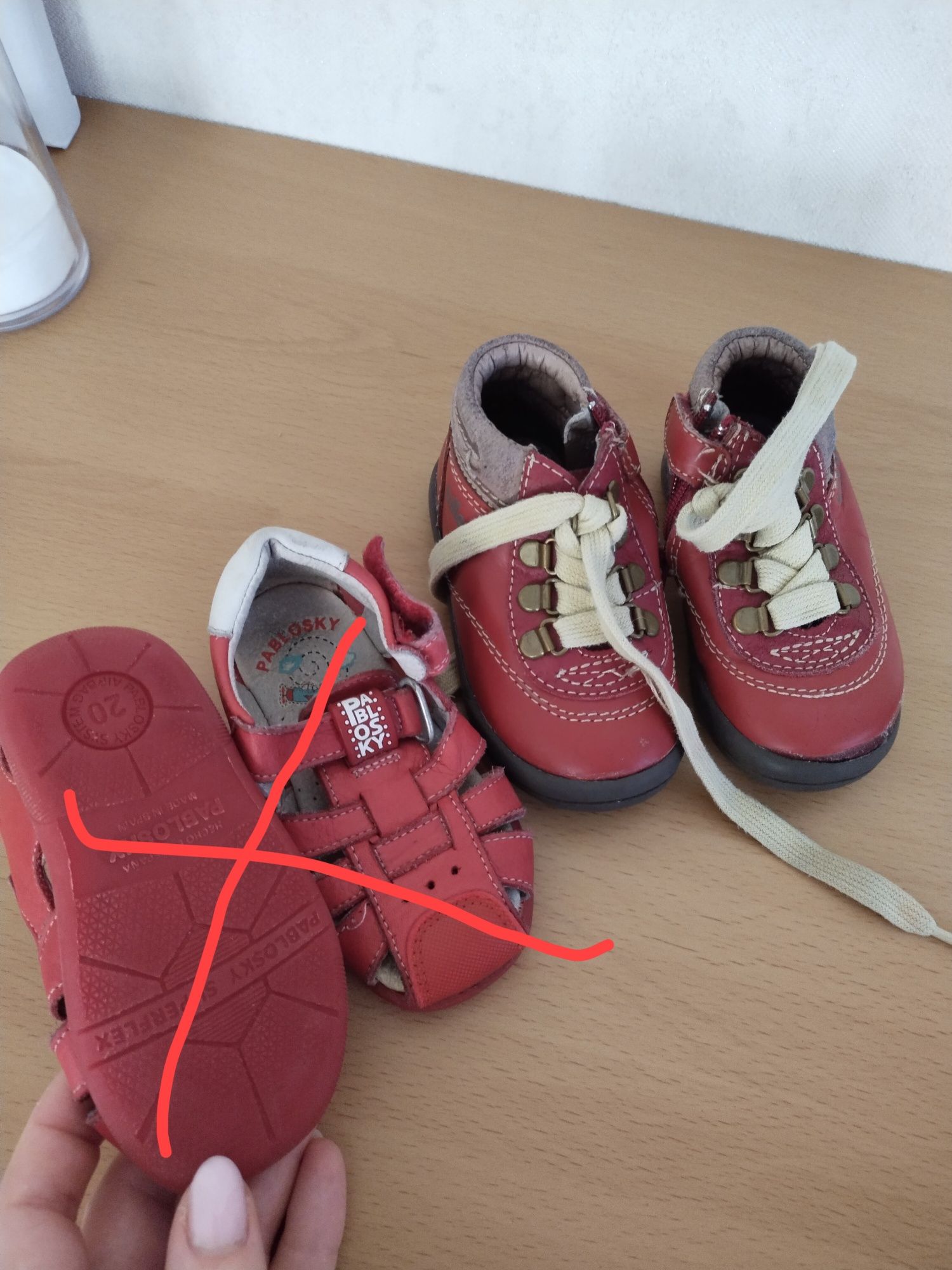 Взуття дитяче різних розмірів