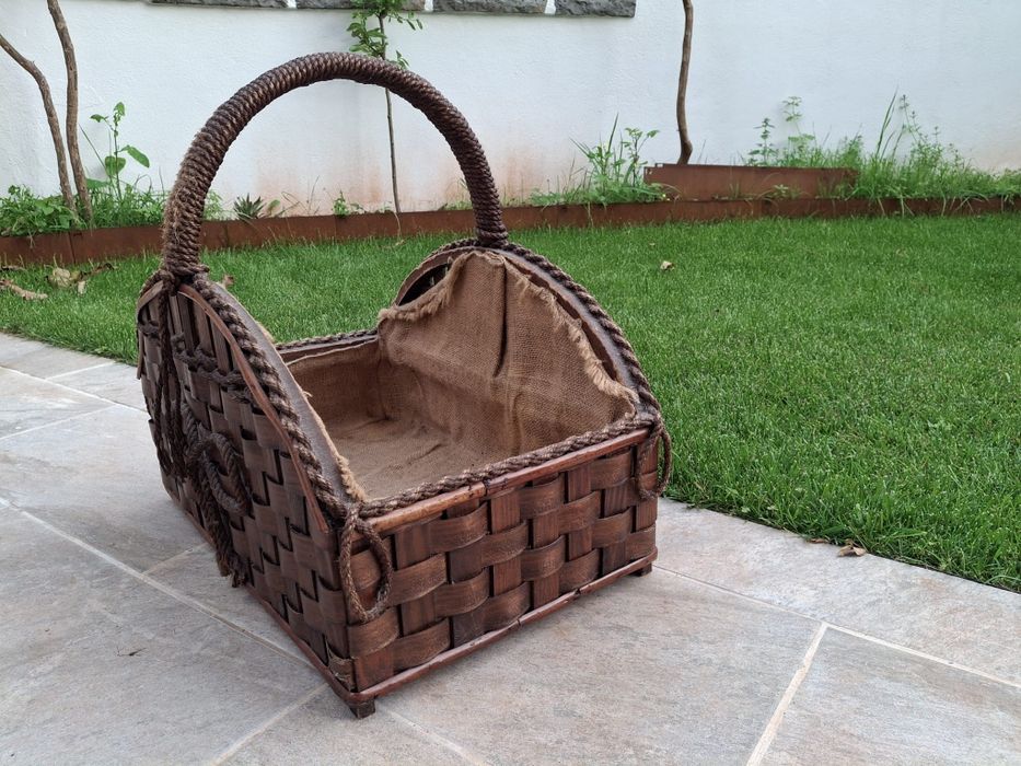 Cesta de madeira forrada multiusos ( lenha, revistas)