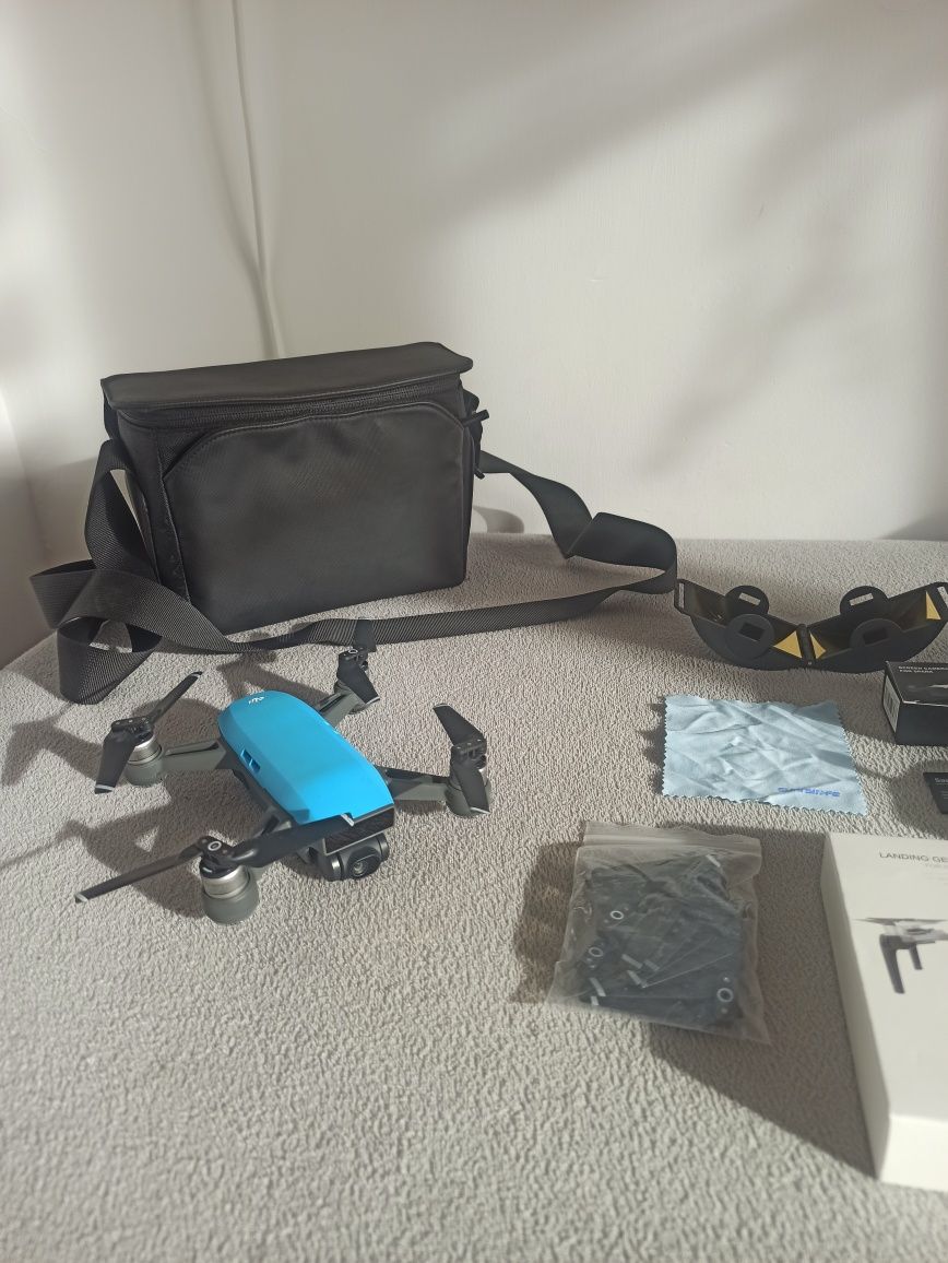 Caly zestaw dron dji spark combo + dodatki błękitny sky blue