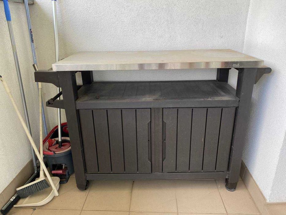 grill elektryczny Q 1400 ze stojakiem WEBER  jest nowy,użyty 2 razy