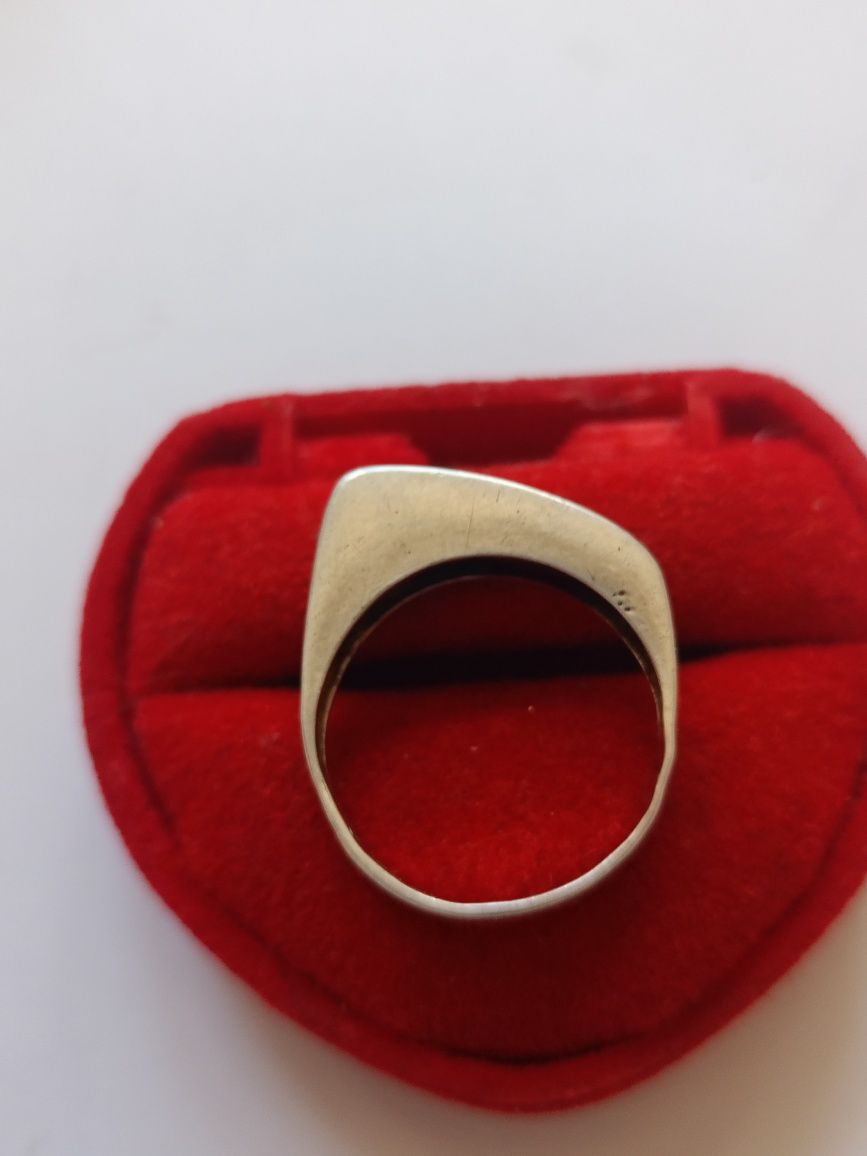 Srebrny pierścionek czarne oczko prostokątne rozmiar 14