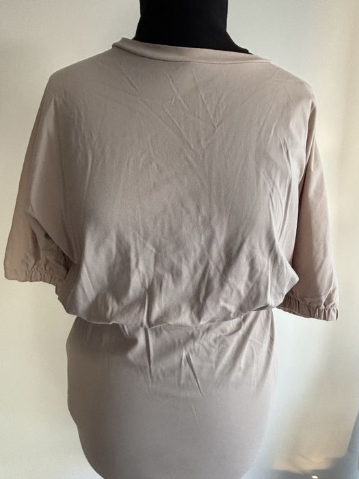 Beżowa sukienka nietoperz ozdobne złoty łańcuch XL 42