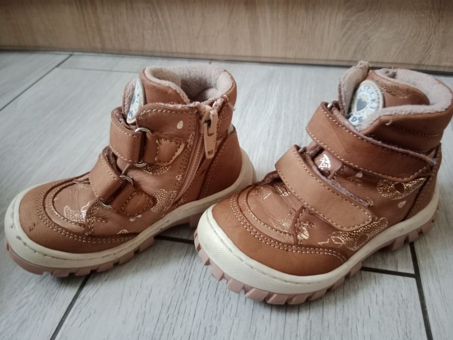 Sprzedam buty na dziewczynkę jesienie