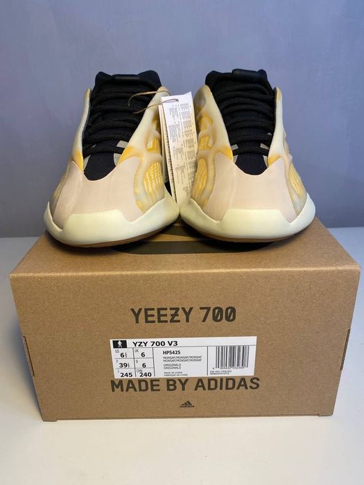 Yeezy 700 Yeezy 350 supreme nike  4 pairs bulk deal less than retail