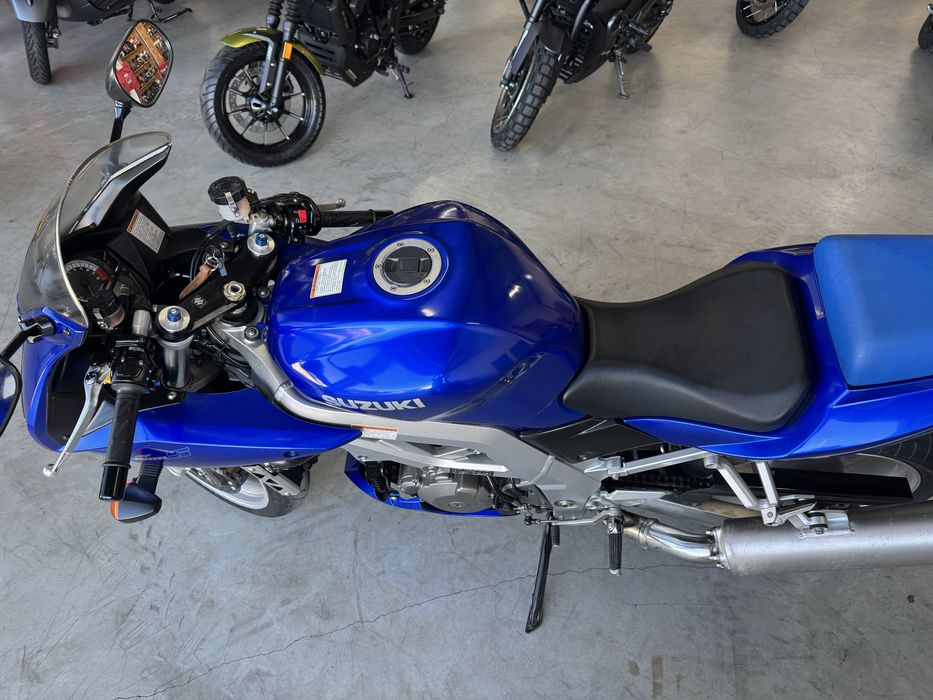 Suzuki SV 1000 moto em muito bom estado