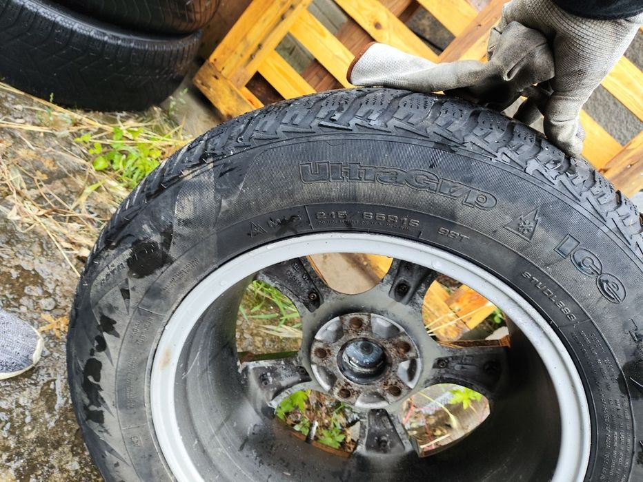 Зима шини 215/65 R16 Goodyear UltraGrip made Germany 6.5мм , Tiguan