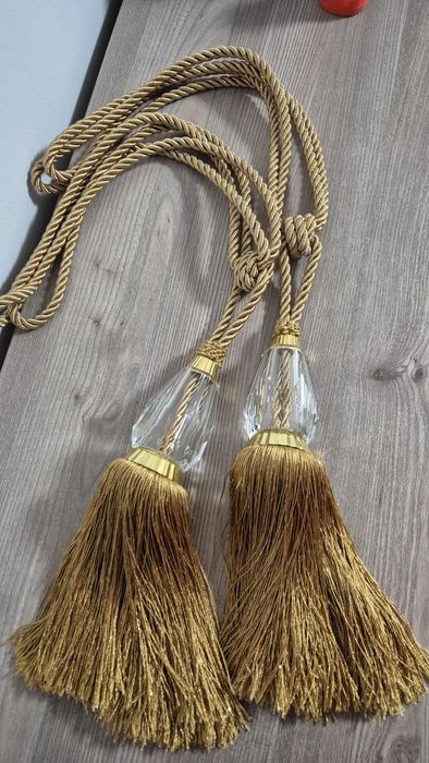 Китиці - підхвати для штор.