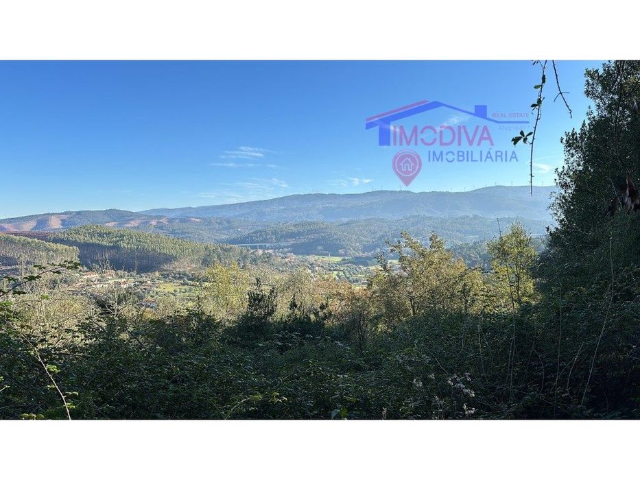 Terreno com 4110m2, com possibilidade de construção, situado atrás ...