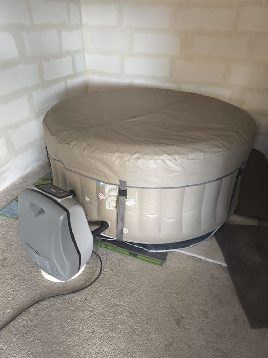 Dmuchane Jacuzzi Avenil z hydromasażem