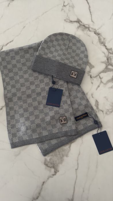 Conjunto cachecol + gorro LV