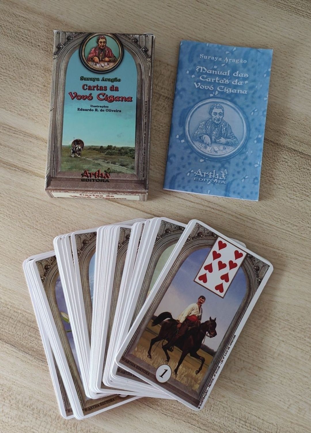 Vários baralhos tarot