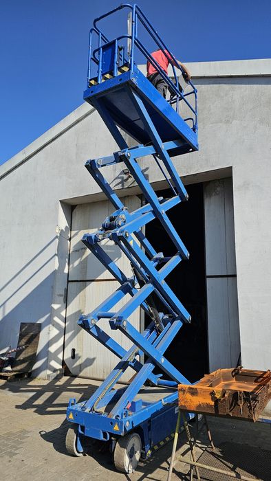 Podnośnik koszowy zwyżka nożycówka