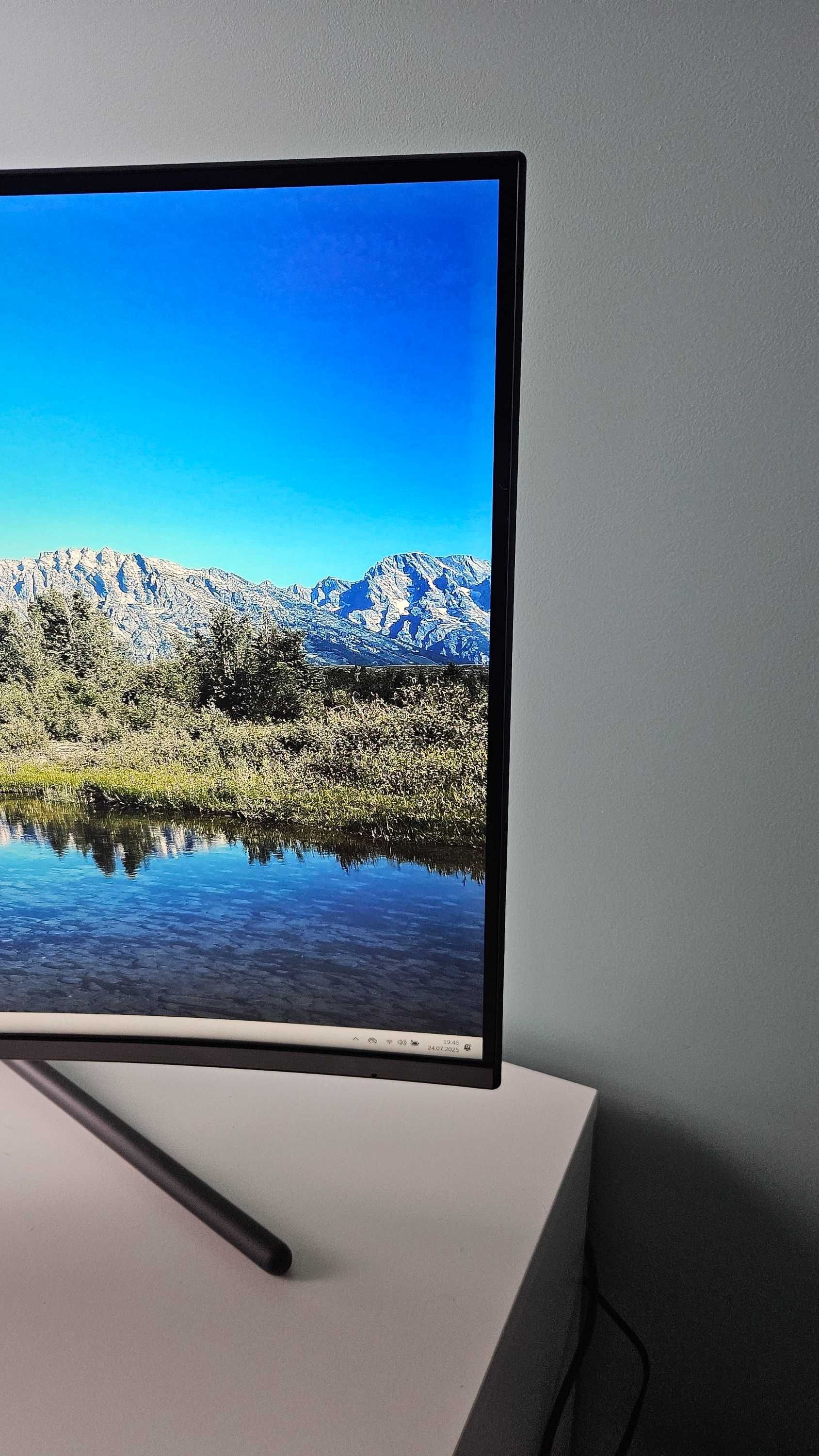 Efektowny monitor  Samsung U32R590 4k, zakrzywiony ekran