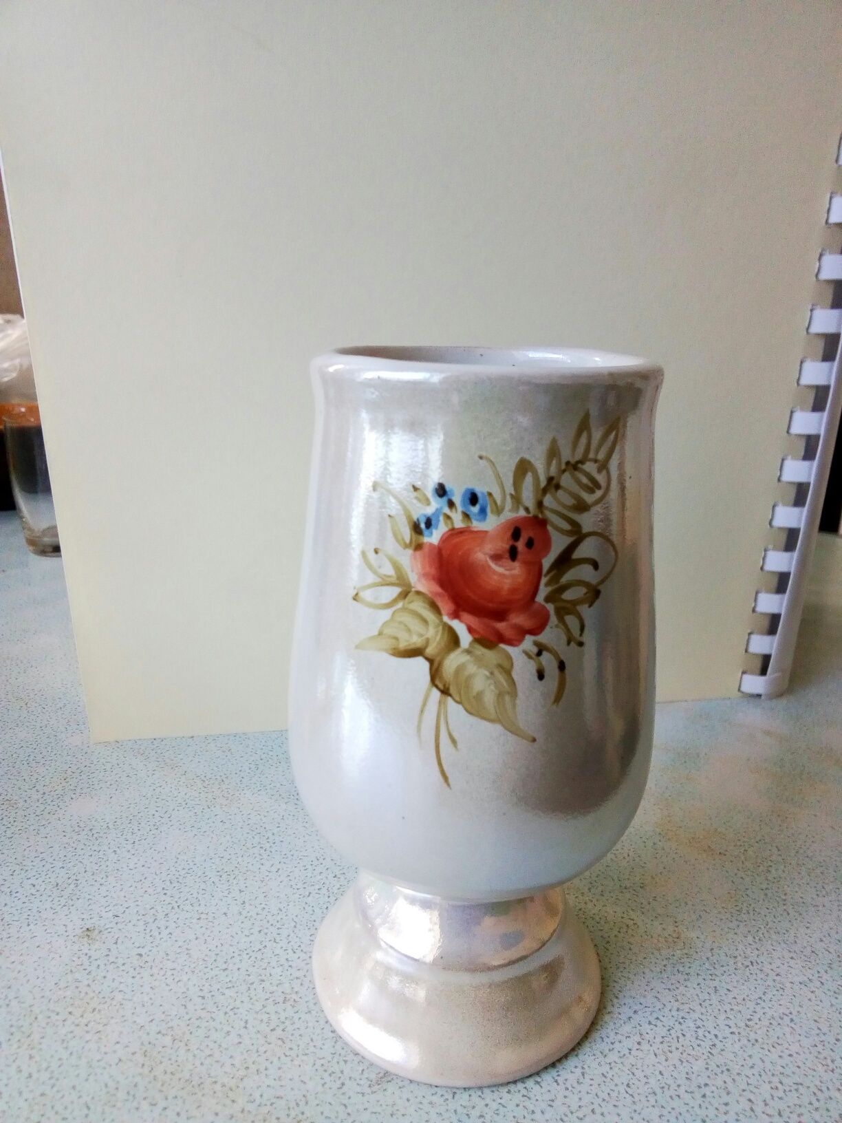 Бокалы, чашки, стопки