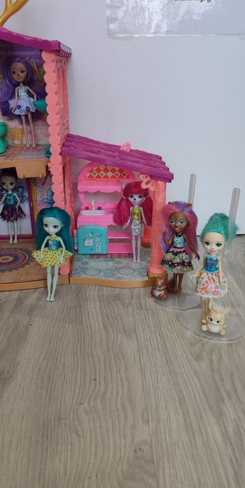 Zestaw 10 lalek Enchantimals + duży domek