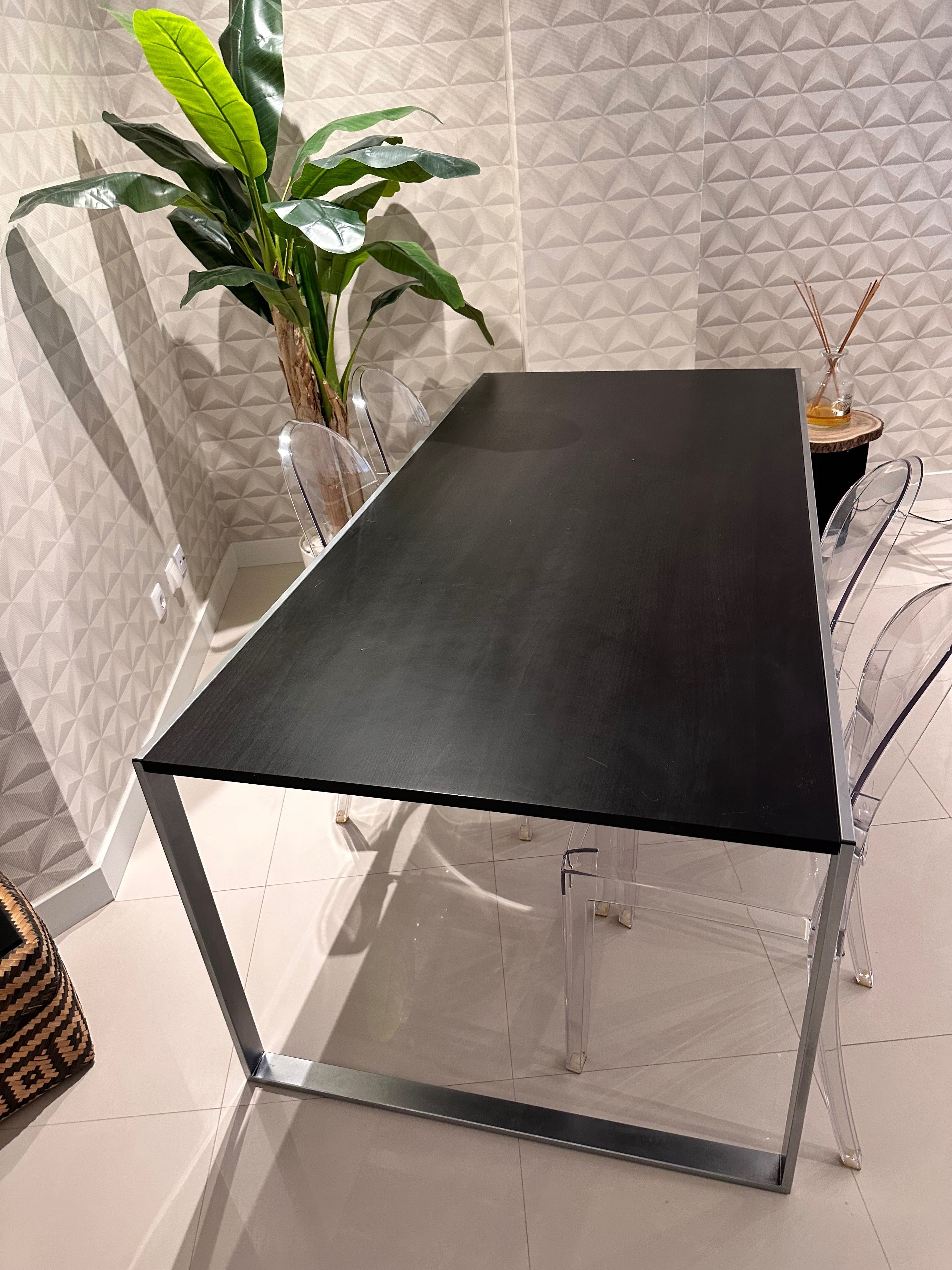 Vendo mesa de jantar 180 cm extensível como nova