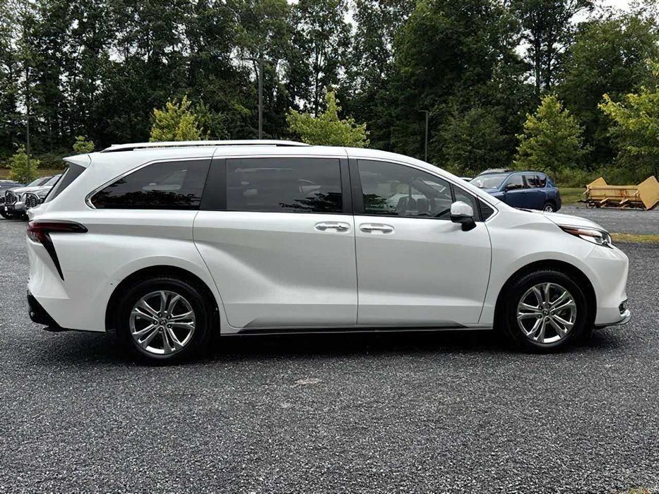 2023 Toyota Sienna Platinum 7-Passenger