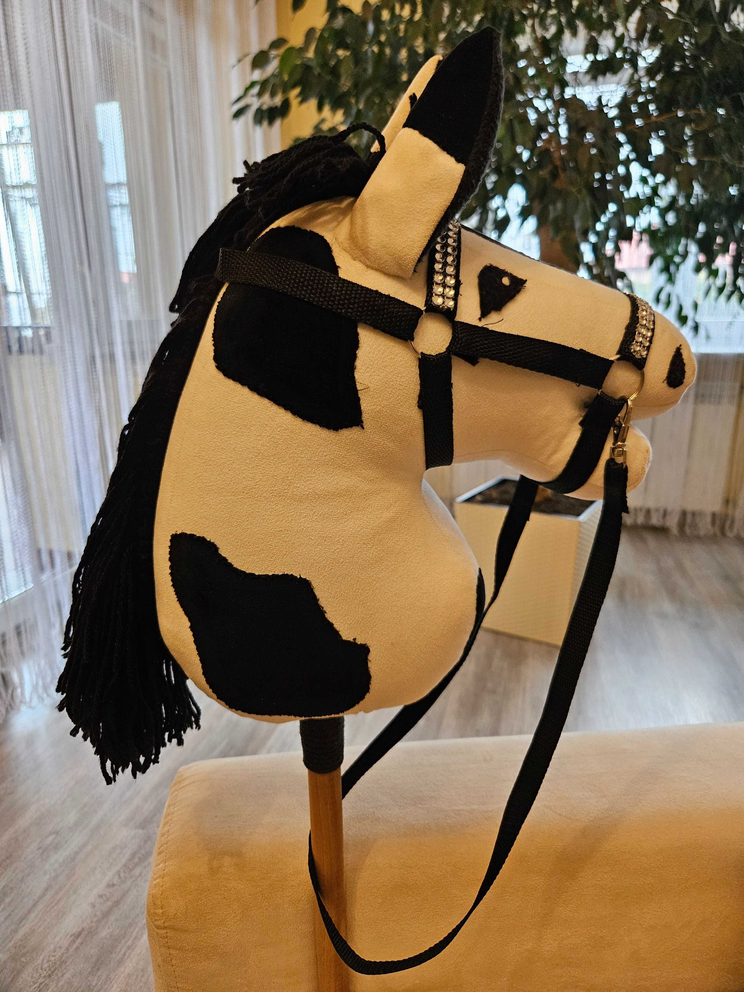 Koń -HOBBY HORSE wraz z akcesoriami
