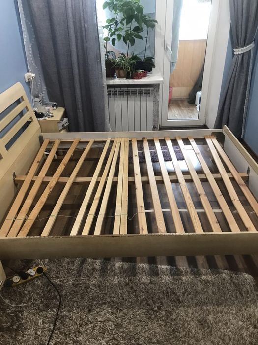 Віддам безкоштовно кровать з матрасом