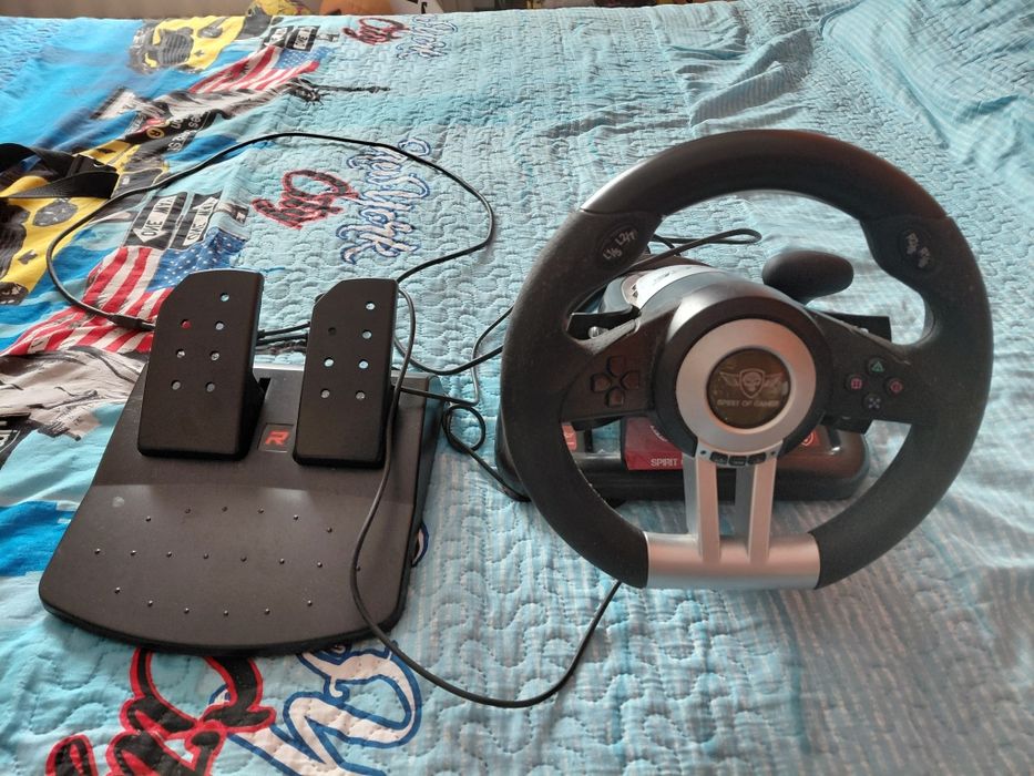 Volante com pedais e mudanças