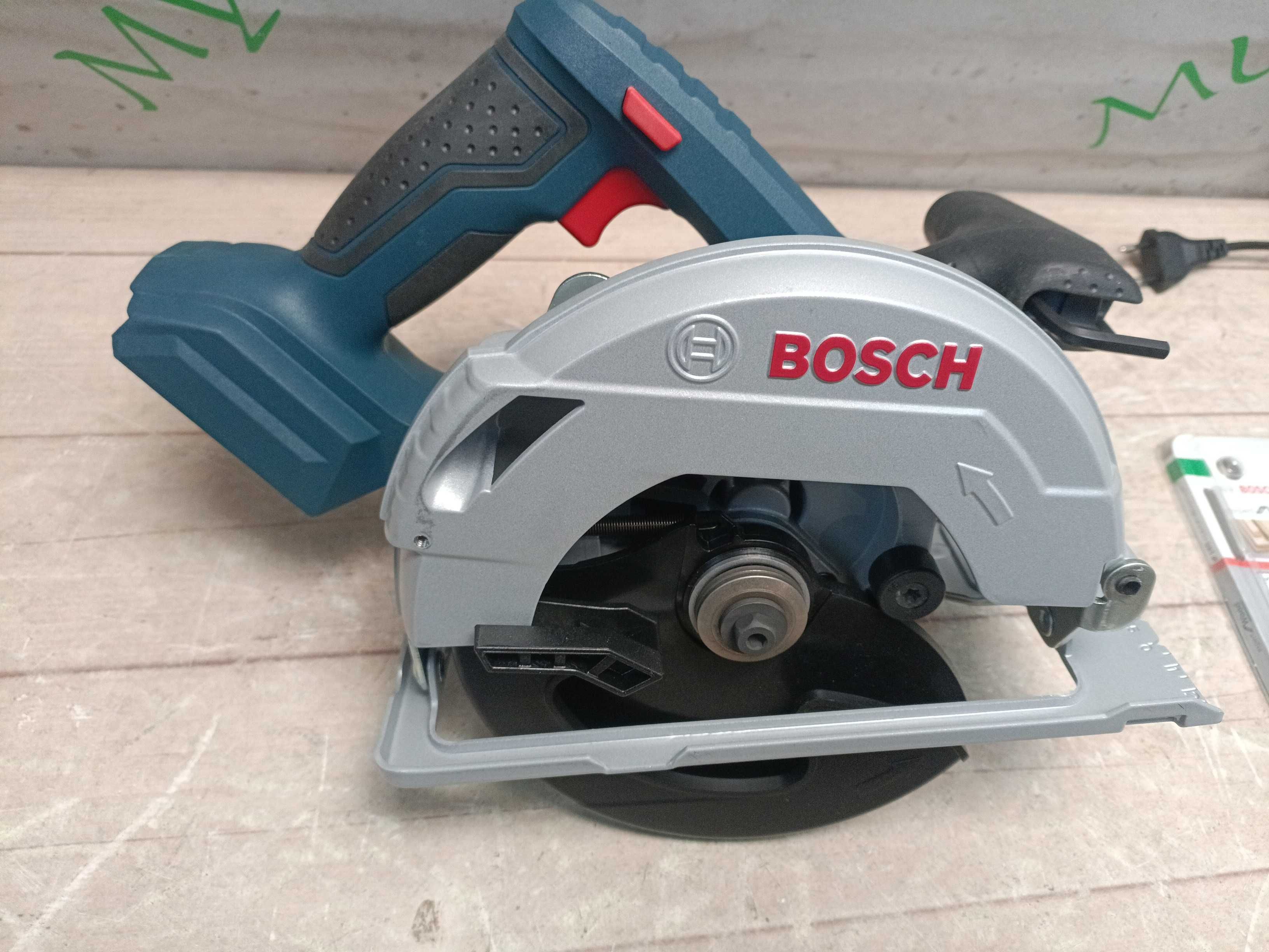 Bosch GKS 18V-57 акумуляторна циркулярна пилка + АКБ 5.0Аг + Зарядне