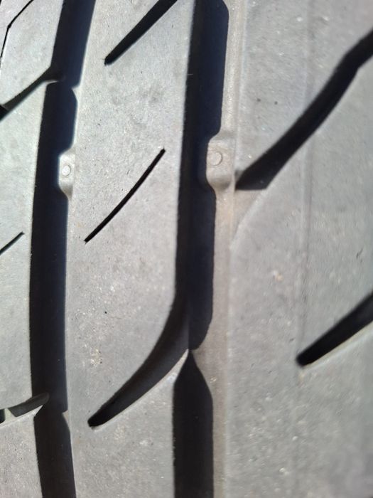 Vendo 2 pneus semi-novos