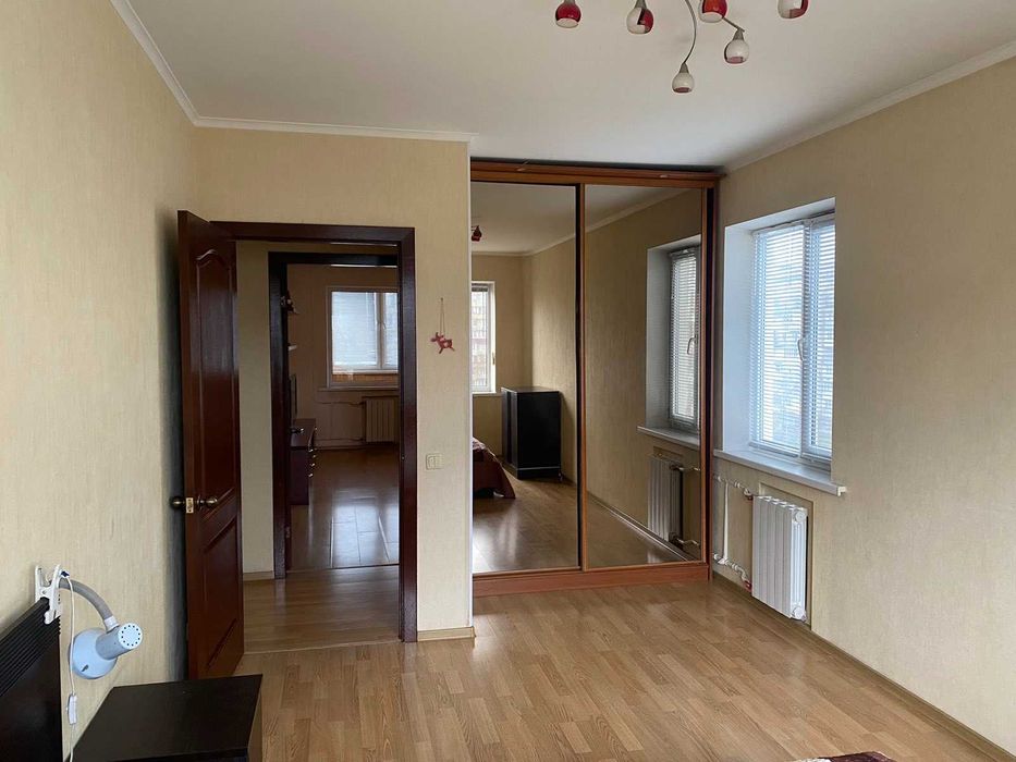 Продаж 3 кімнатної квартири біля метро Оболонь