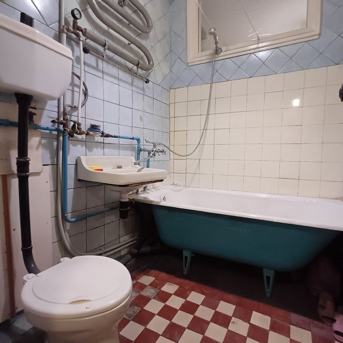 Продаж 2 кімн. кв./1/2, з прибудовою,центральний ринок